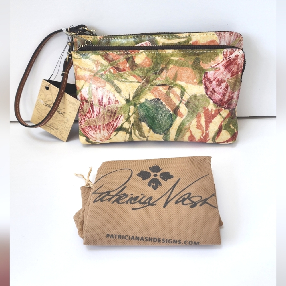 Patricia Nash Varone Double Zip Wristlet in Seashells by the Seashore NWT